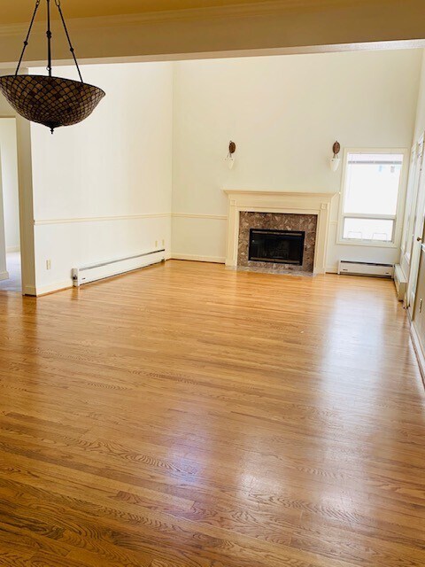 Foto del edificio - Stunning 2 Bedroom Townhouse Just Steps to...