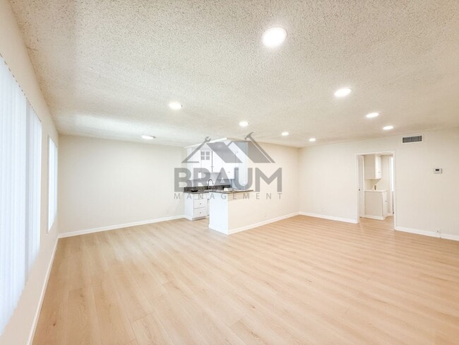 Foto del edificio - 6041 Whitsett Ave