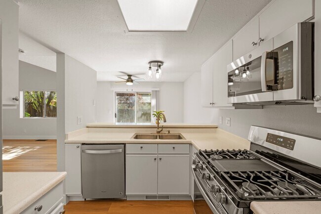 Foto del edificio - Newly updated 3 bedroom 2 1/2 bath in Sparks