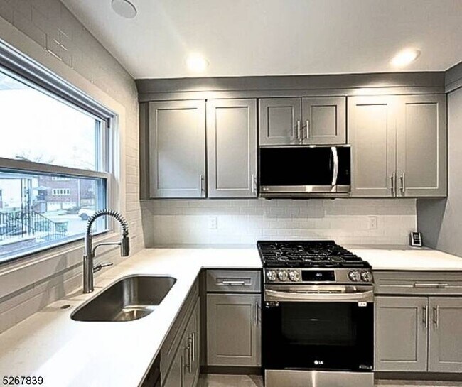 Foto del edificio - 400 Kennedy Dr