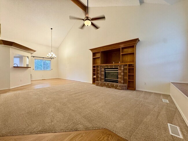 Foto del edificio - Lovely 2 Story Home in Desirable Fairfax Subdivision!