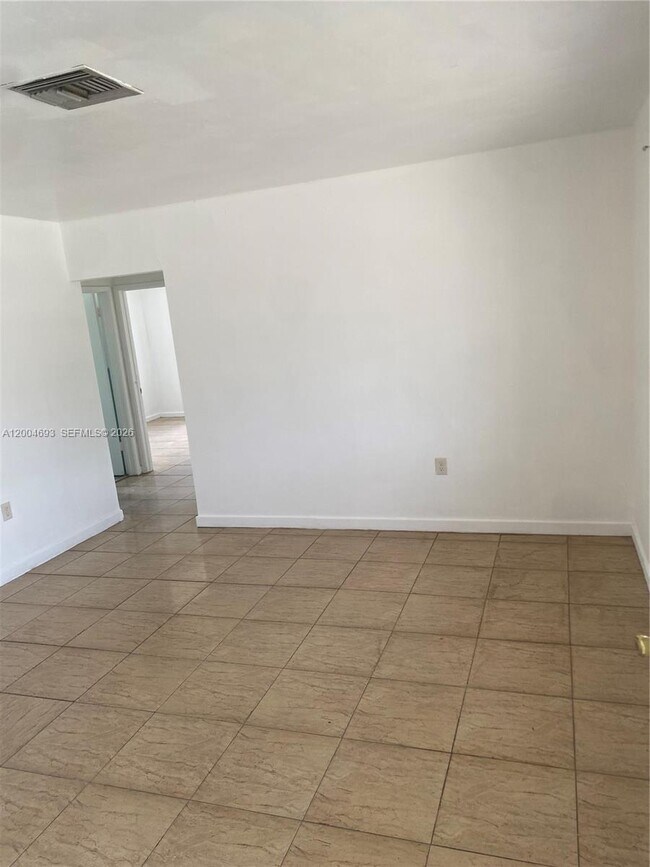 Foto del edificio - 14315 NW 12th Ave