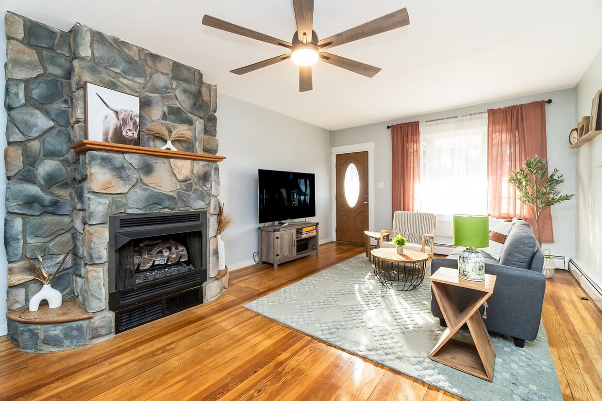 Primary Photo - 3 BED · 1.5 BATH · MODERN INDUSTRIAL · AVA...
