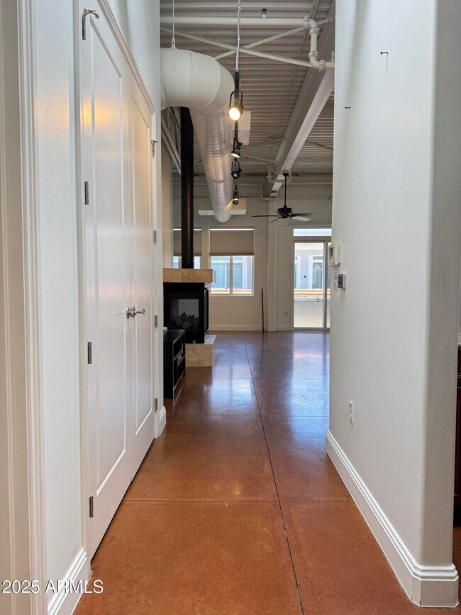 Foto del edificio - 7039 E Main St