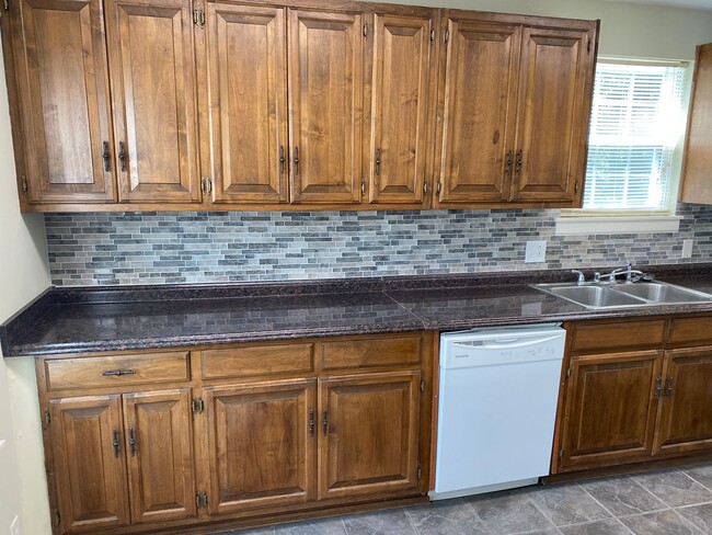 Foto del edificio - Coming soon-Early June. Remodeled ranch at...