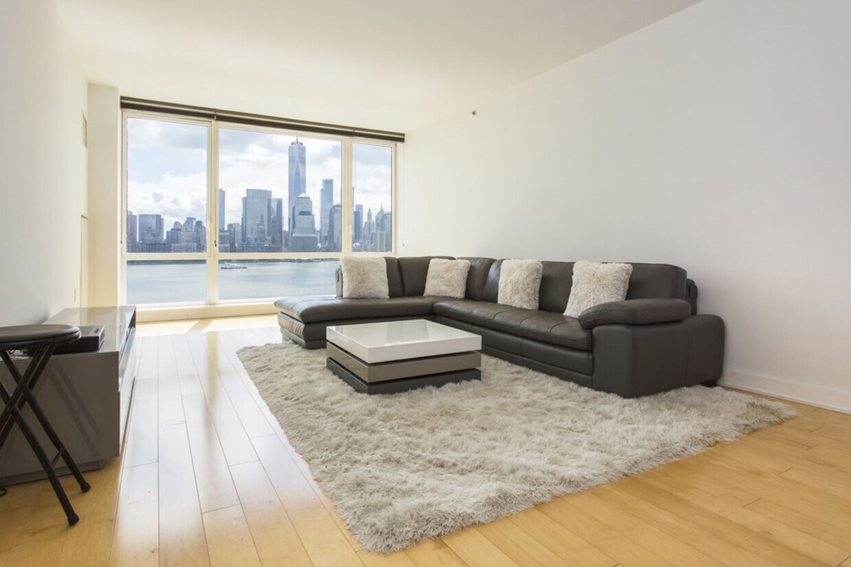 Primary Photo - 2 2nd St