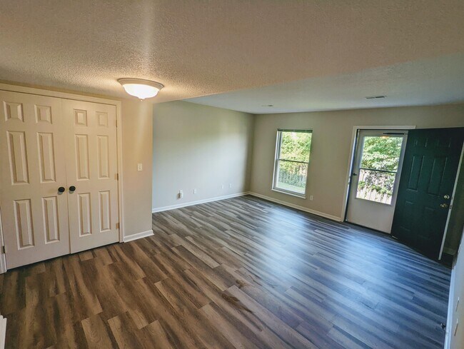 Building Photo - 102-124-124 Asbury Way