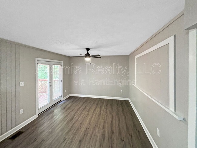Building Photo - 4620 Sequoia Cir