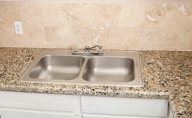 Kitchen - 14302 Laredo St