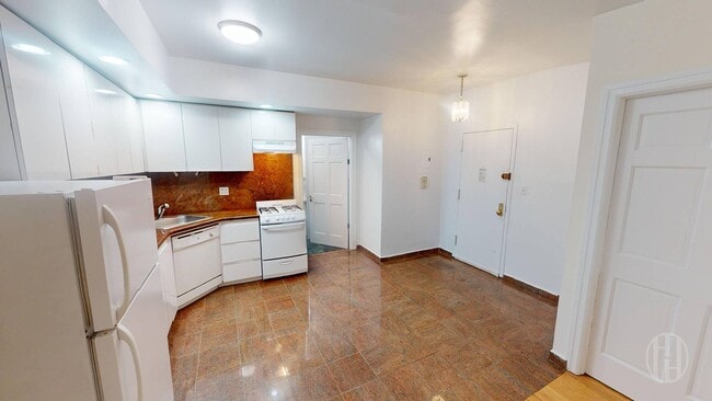 Building Photo - 29 E 37th St