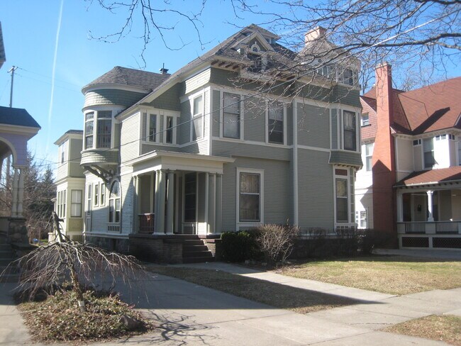 Building Photo - 533 Prospect Ave SE