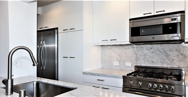 Foto del edificio - 846 North Point Street, Unit Ground (A)