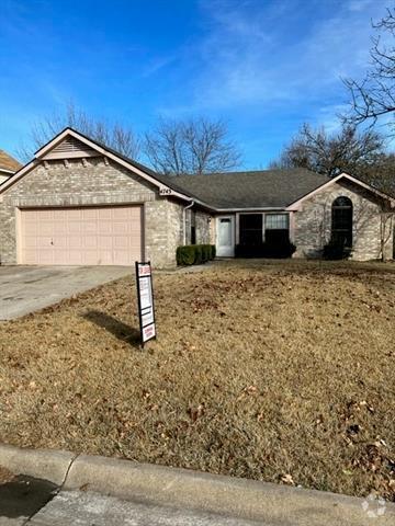 Building Photo - 4743 Shadyway Dr