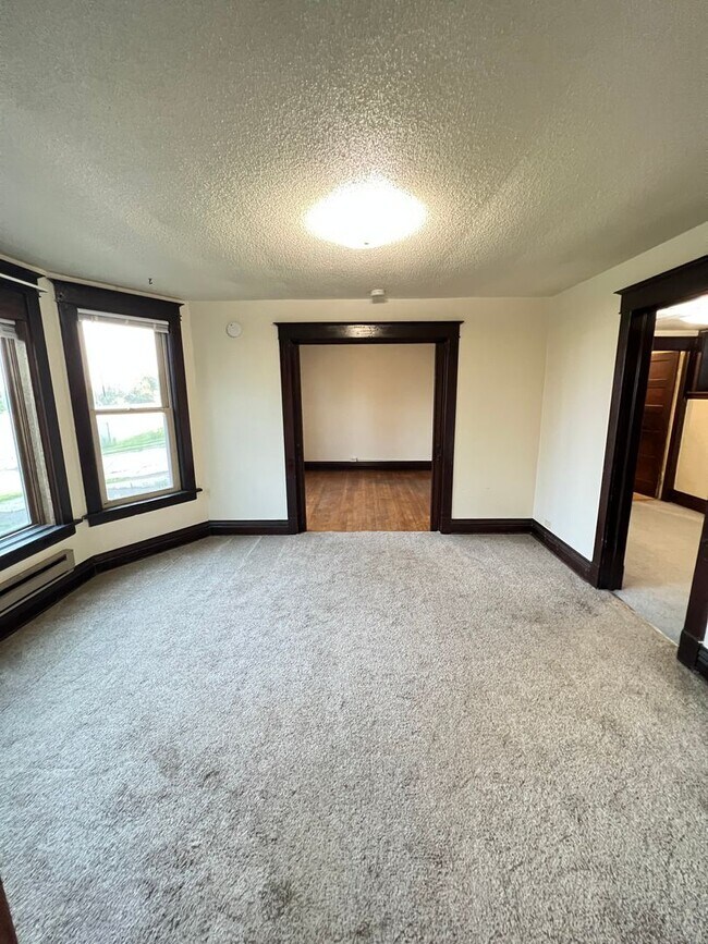 Foto del edificio - 910 N 22nd Ave W