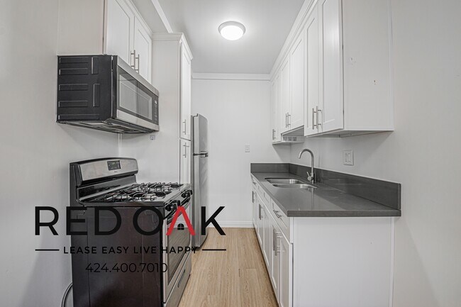 Building Photo - 421 Witmer St