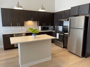 HoM Flats at 28 West photo'