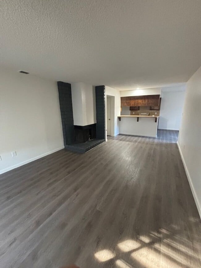 Building Photo - 1017 Nimrod Ct