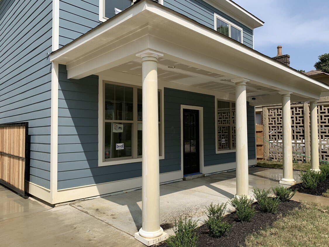 Building Photo - 2374 Forrest Ave