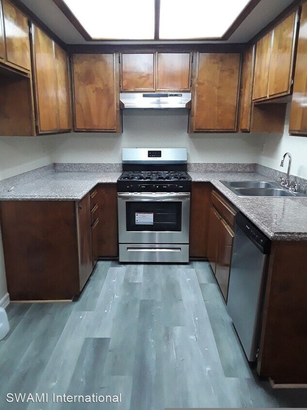 Primary Photo - 14323 Cerise Ave