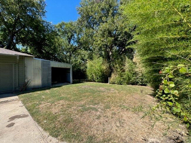 Building Photo - Wonderful home located in Dallas, TX