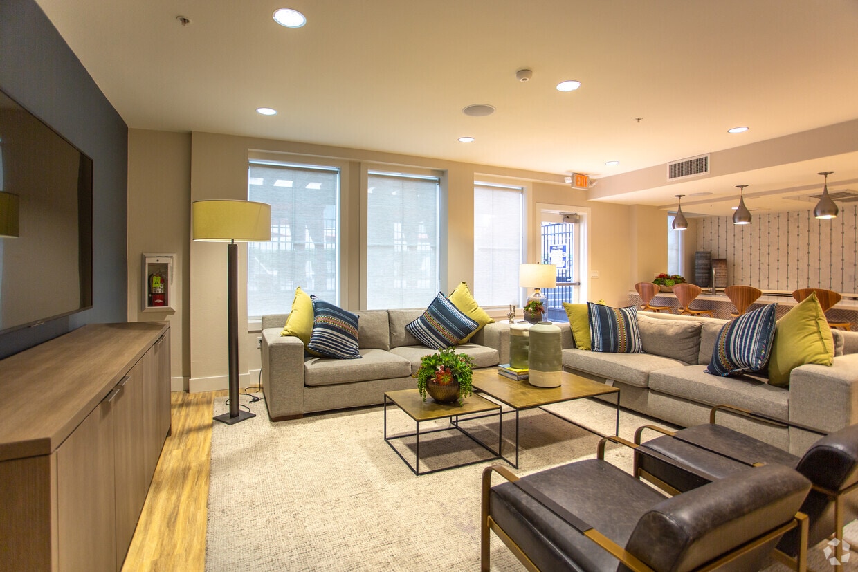 Foto principal - The Pointe at Warner Center