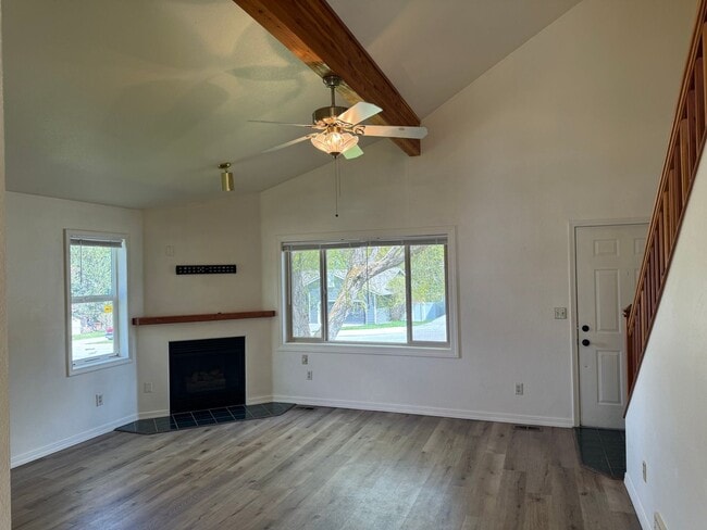 Building Photo - 201 Grandview Way