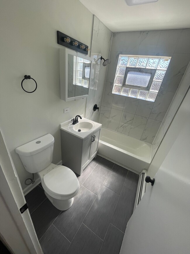 Building Photo - 7810 S Escanaba Ave