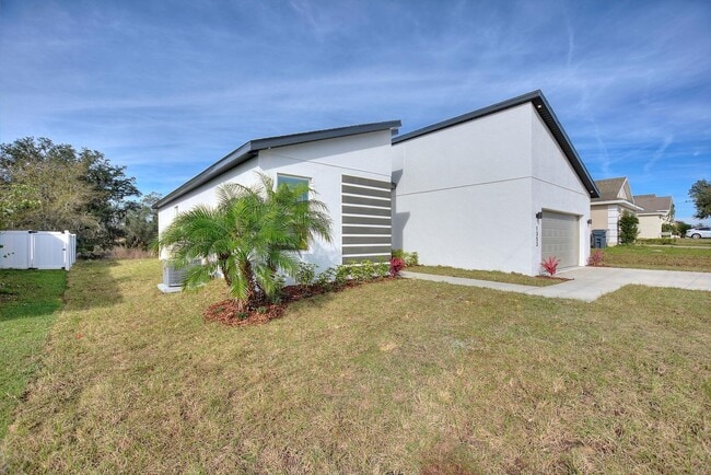 Building Photo - BRAND NEW HOME! Modern, energy efficient h...