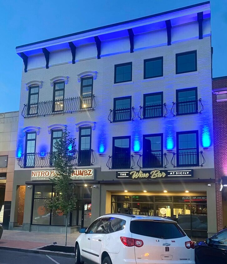 Primary Photo - 420 Main St