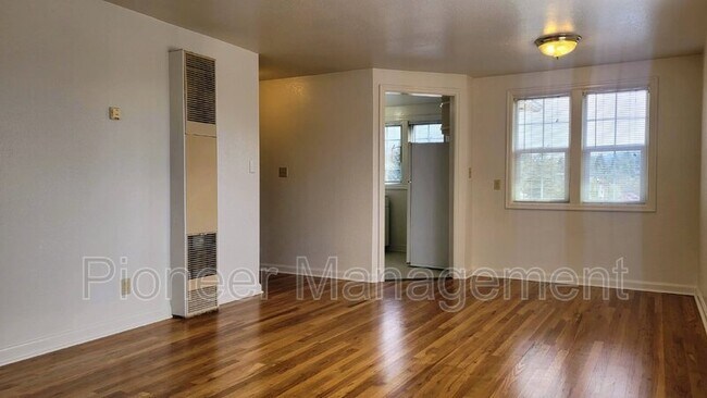 Building Photo - 1148 NE Freemont Ave