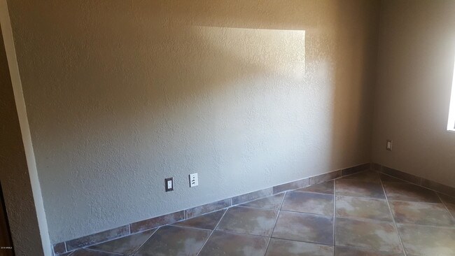 Building Photo - 2035 S Elm St