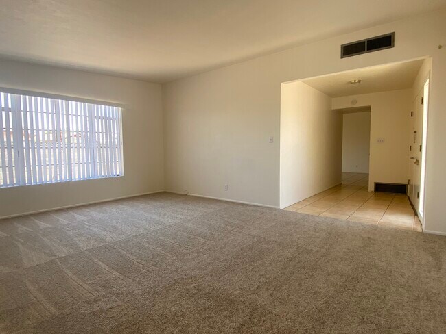 Foto del edificio - 2219 N 73rd Pl