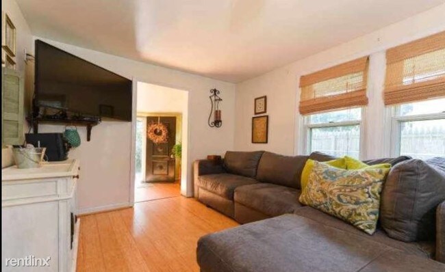Foto del edificio - 3 br, 1 bath House - 305 Justice Ave
