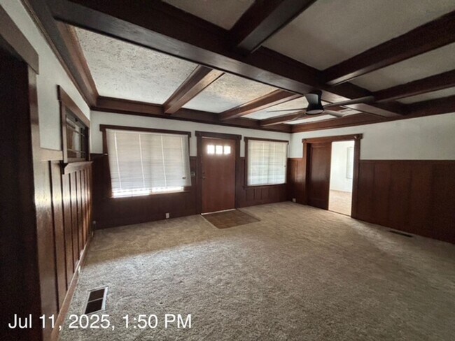 Building Photo - Take a look at this Maxwell home!