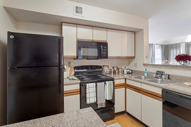 1 cocina modelo - Gables Citywalk & Waterford Square