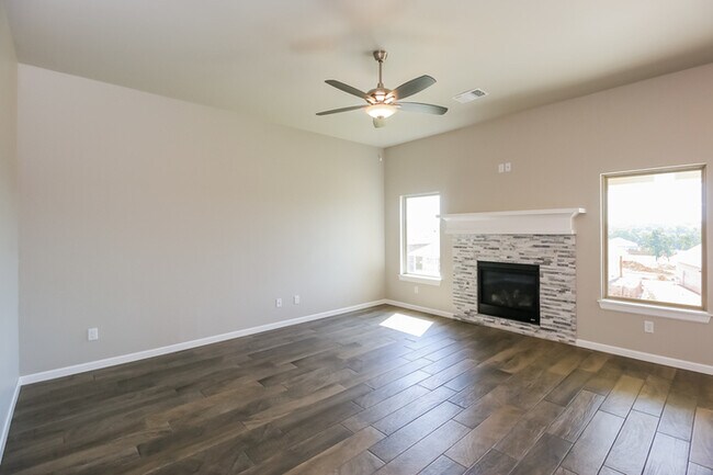 Foto del edificio - Brand NEW home for rent!