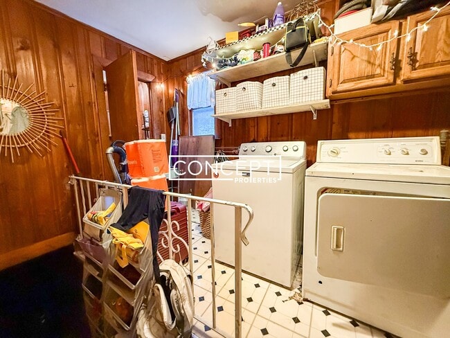 Building Photo - 22 Murdock St