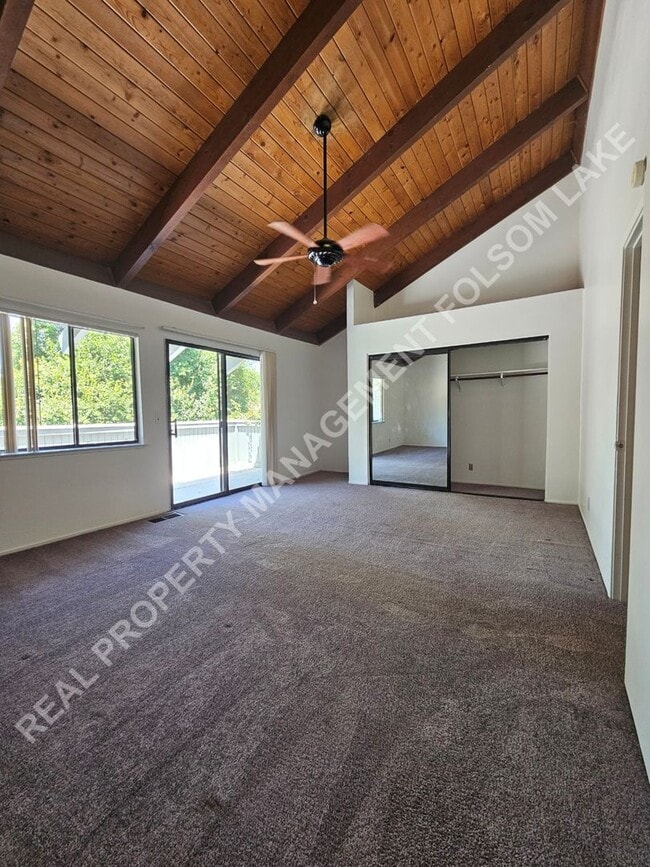 Building Photo - Spacious 3-bedroom 2.5 bath in South Davis
