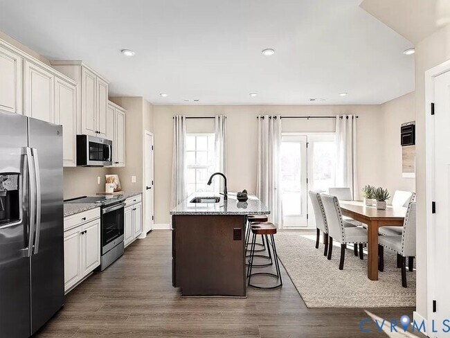 Foto del edificio - 604 Rosedown Ln