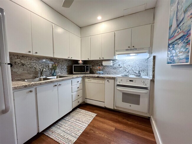 Foto del edificio - 6239 Bay Club Dr