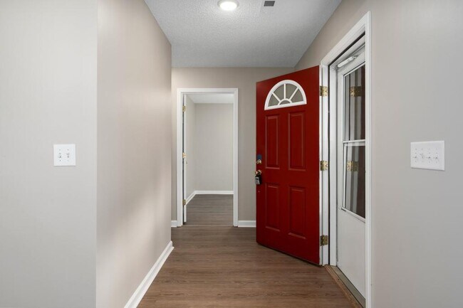 Building Photo - 132 King James Ct