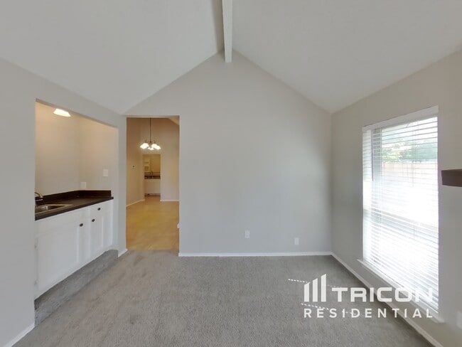 Building Photo - 6621 Brookhaven Trail