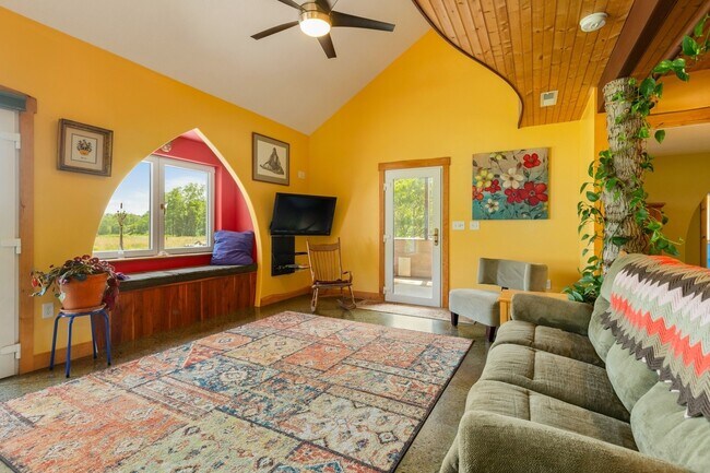 Building Photo - 105 Creative Cove