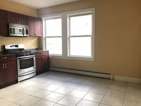 Building Photo - 40 Spencer St