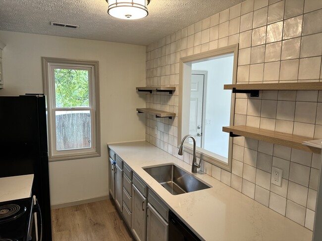 Foto del edificio - 722 Washburn Rd NW