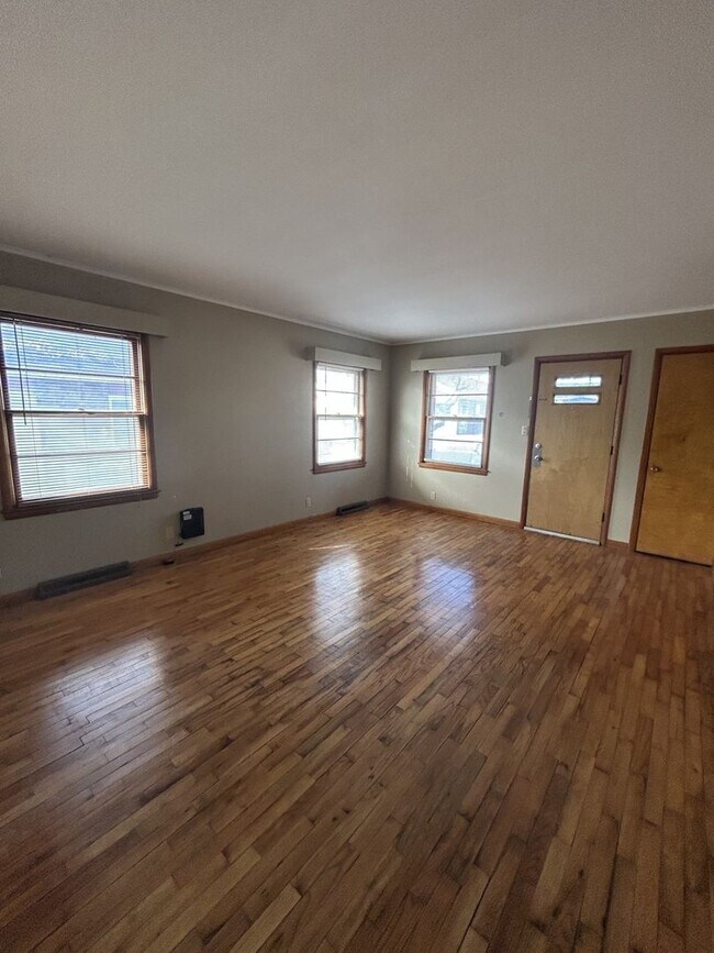 Building Photo - 111 W Lindburg St