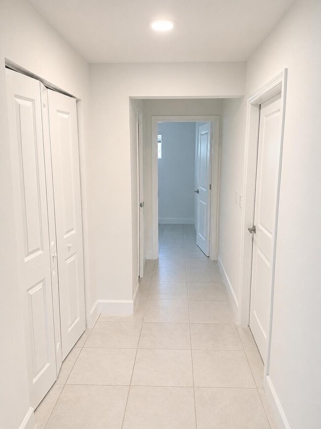 Building Photo - 6835 Broadwater Ln