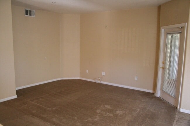 Foto del edificio - 2 Bed, 2 Bath, downstairs, 1 Story Unit, 1...