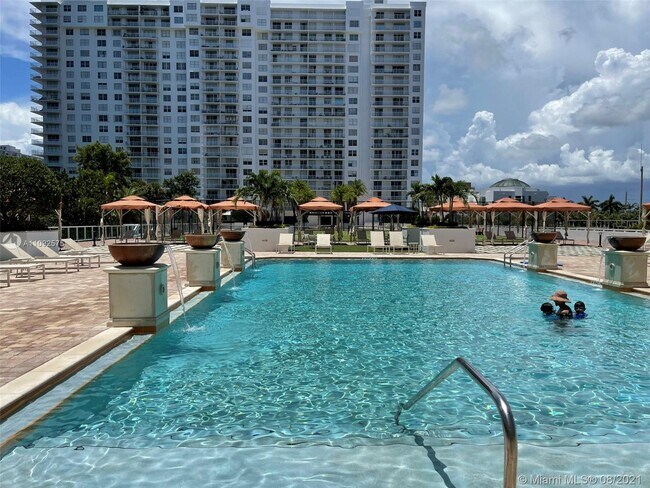 Foto del edificio - 2801 NE 183rd St