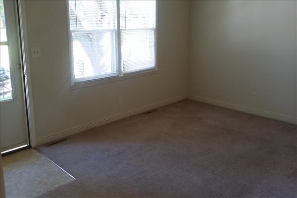 Building Photo - Large Fenced Yard